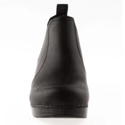 Dansko Frankie Black Oiled Jodpur Style Stapled Ladies Clog -Wahl Sales 2024 232020202 c1105 alt3